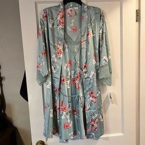 Flora Nikrooz nightgown and robe set -NEW WITH TAGS